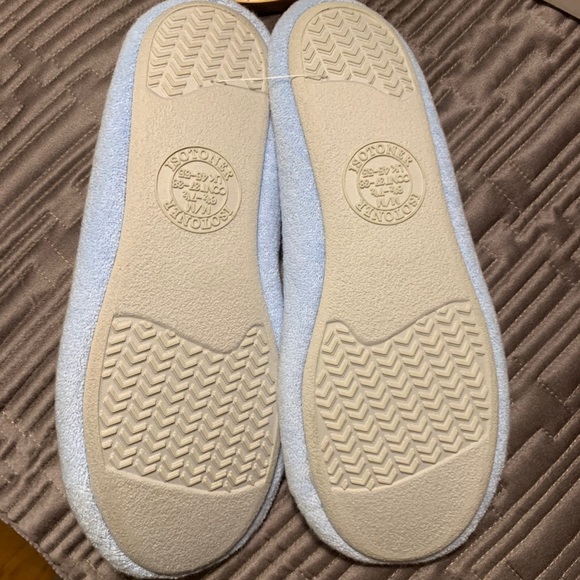 ๐XX SOLD XX Slippers Isotoner Baby Blue Medium Size ๐ฅฟNEW - Picture 3 of 3